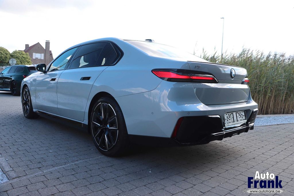 BMW i7 2024