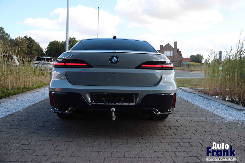 BMW i7 2024