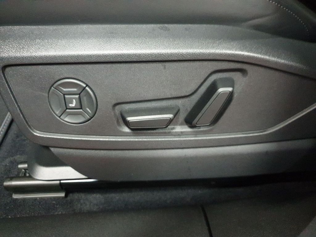 Audi SQ5 2025