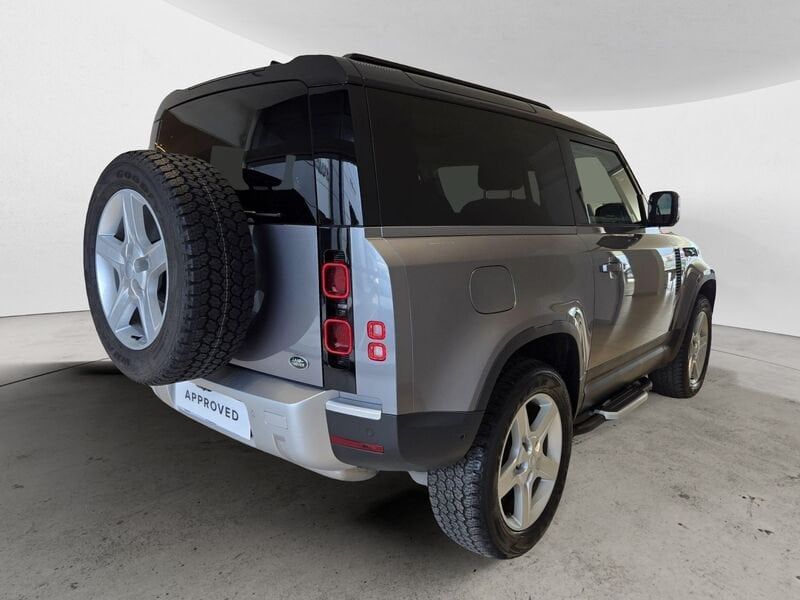 Land Rover Defender 2023