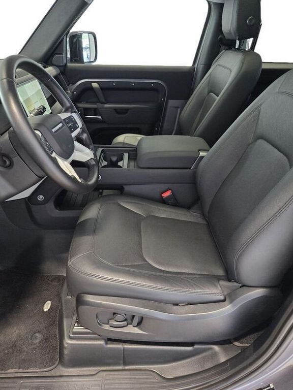 Land Rover Defender 2023