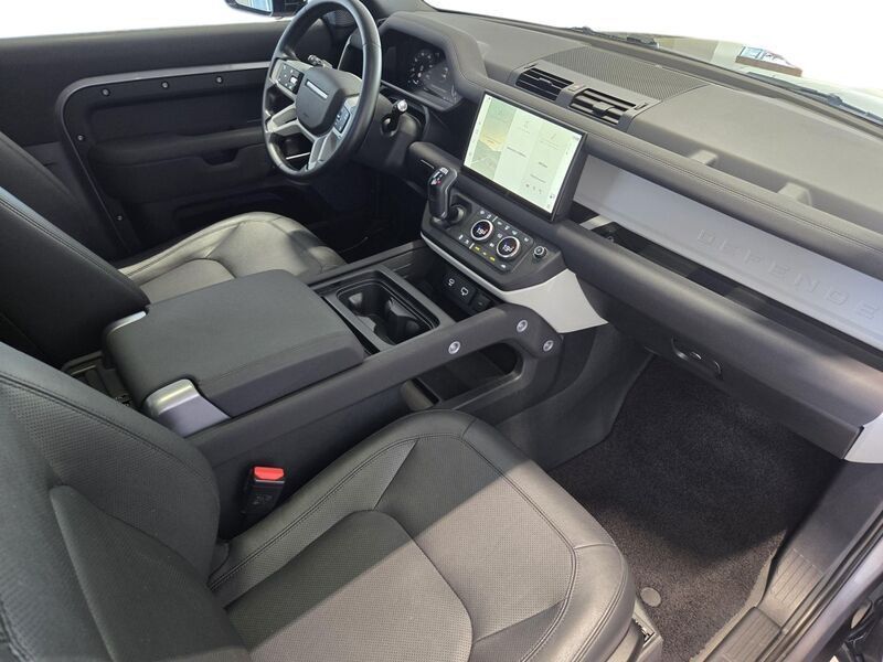 Land Rover Defender 2023