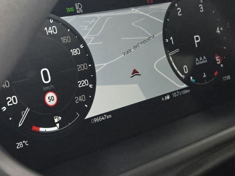 Land Rover Defender 2023