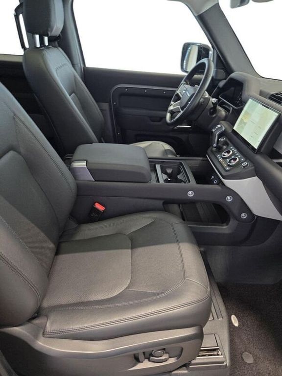 Land Rover Defender 2023