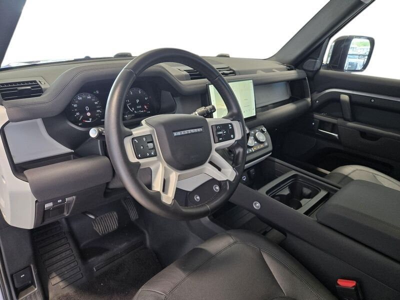 Land Rover Defender 2023