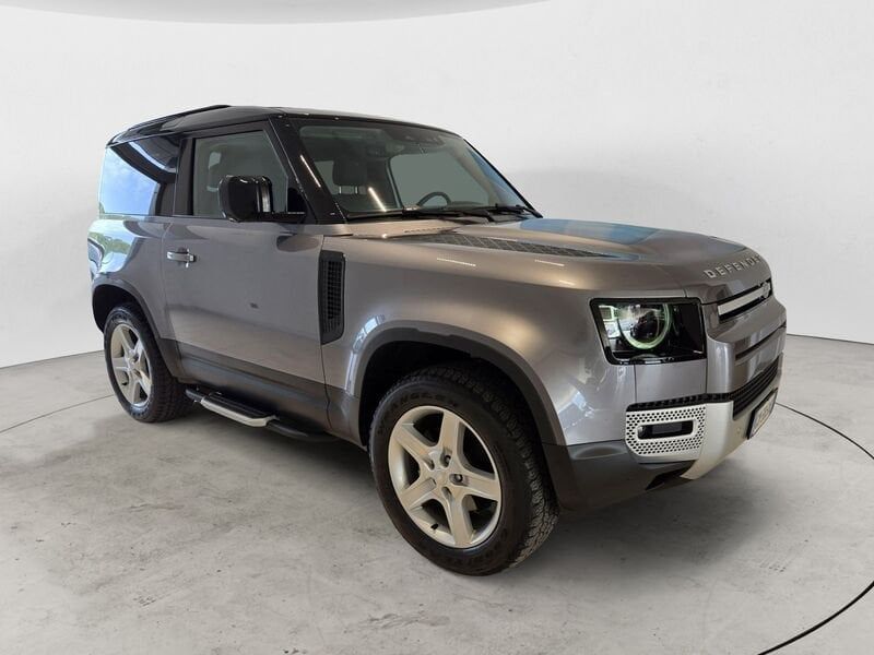 Land Rover Defender 2023