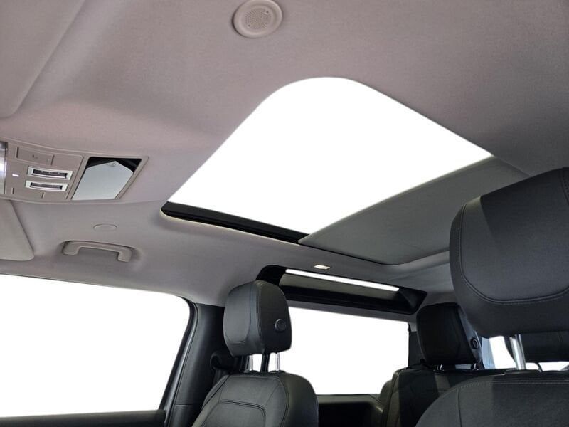 Land Rover Defender 2023