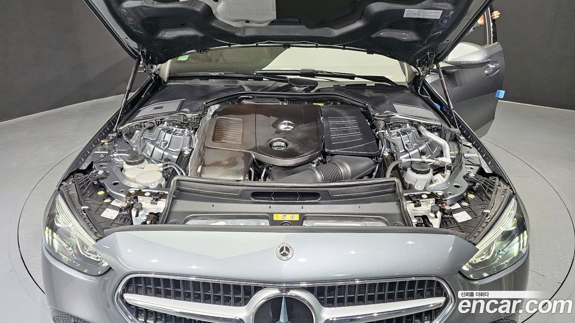 Mercedes-Benz C-Class 2024