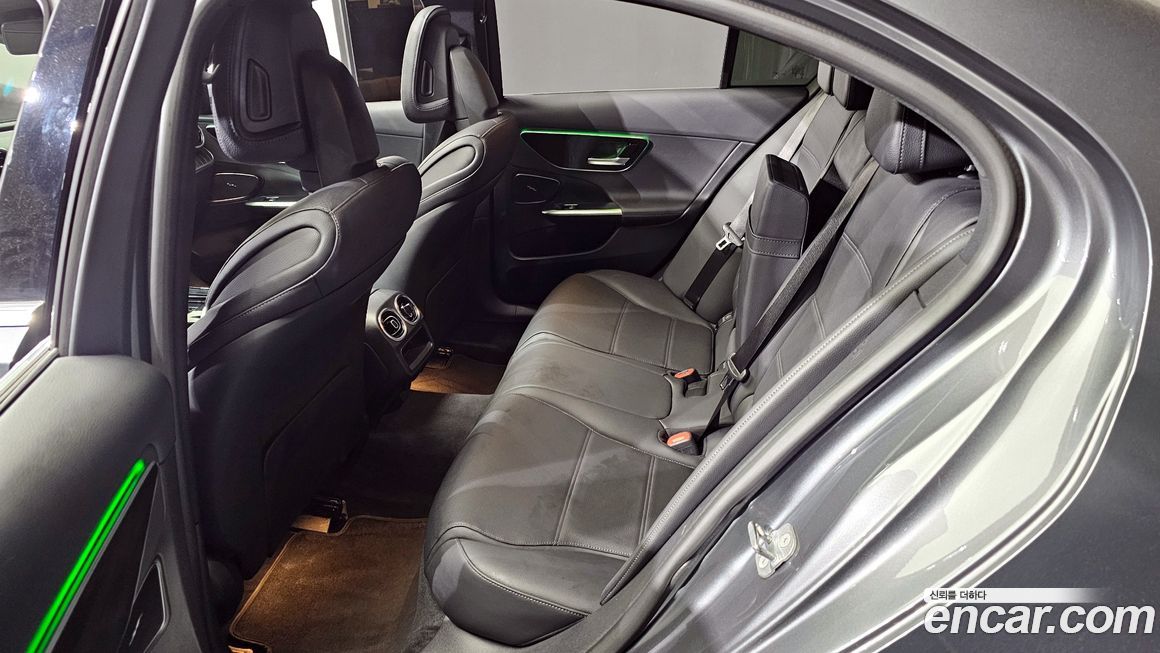 Mercedes-Benz C-Class 2024