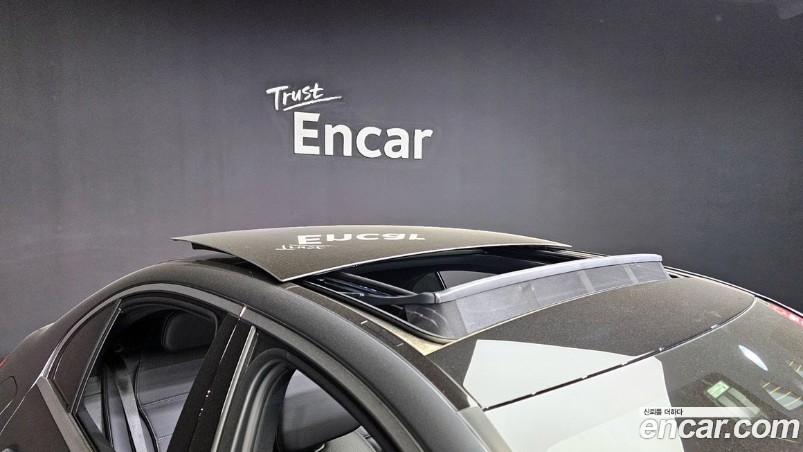 Mercedes-Benz C-Class 2024