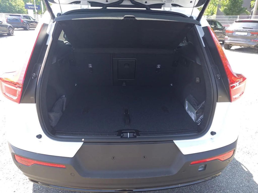 Volvo XC40 2025