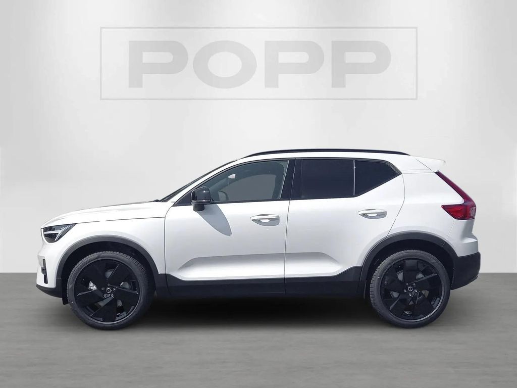 Volvo XC40 2025