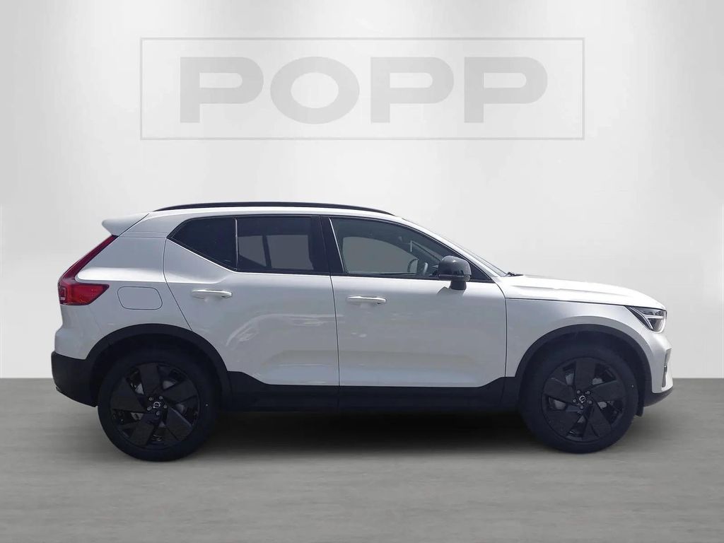 Volvo XC40 2025