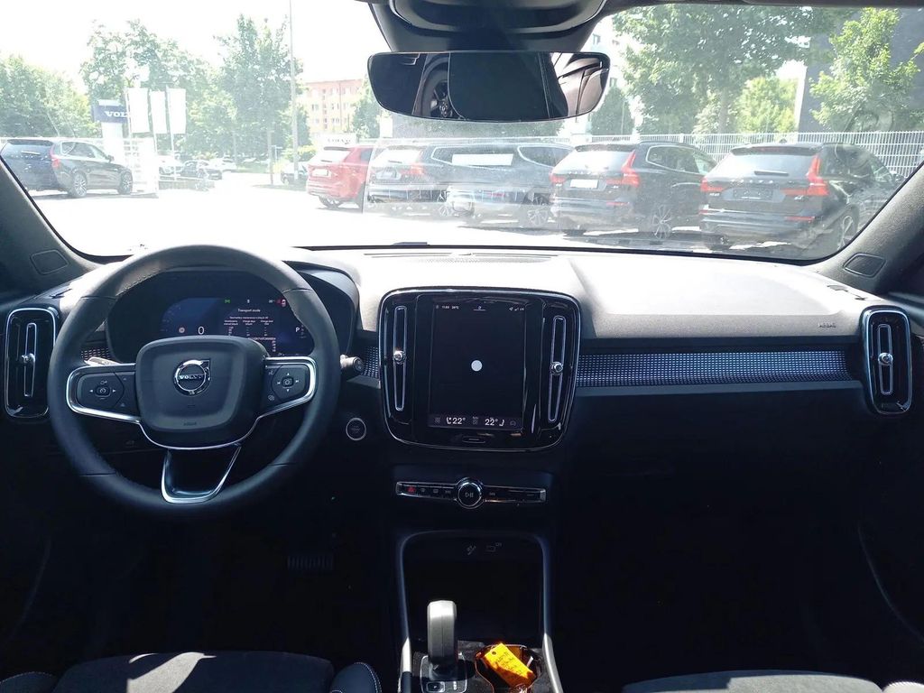 Volvo XC40 2025