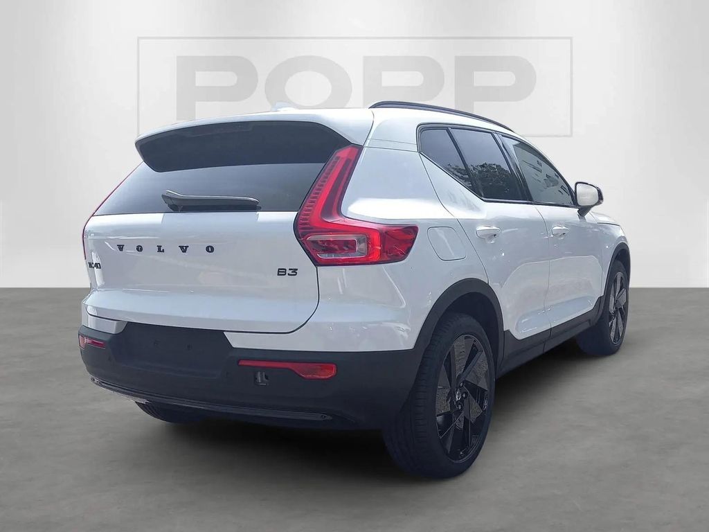 Volvo XC40 2025