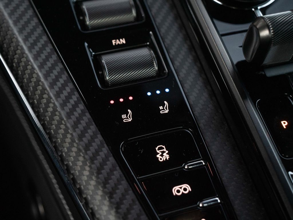 Aston Martin V8 Vantage 2024