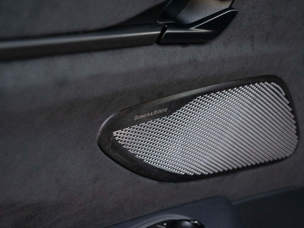 Aston Martin V8 Vantage 2024