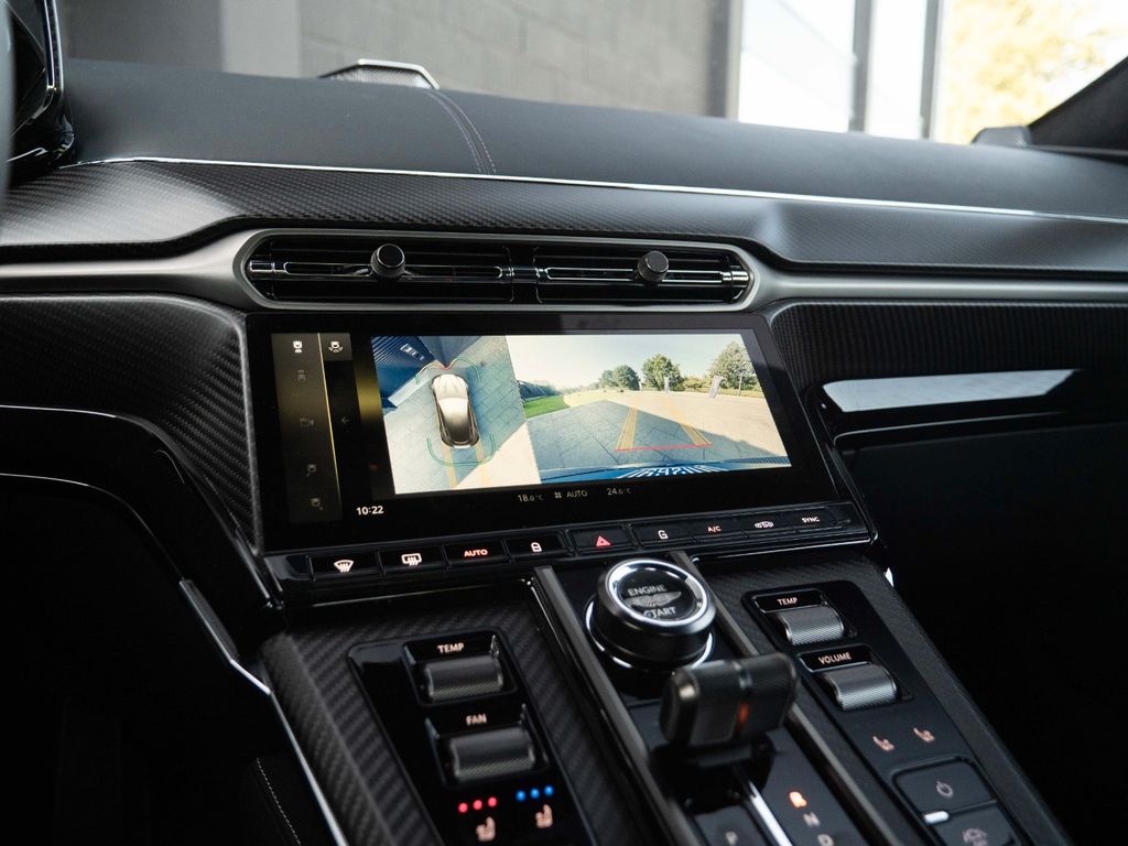 Aston Martin V8 Vantage 2024