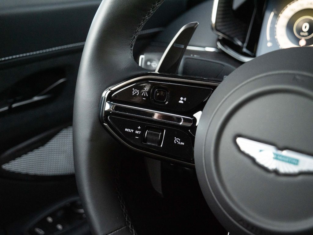 Aston Martin V8 Vantage 2024
