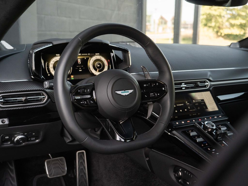 Aston Martin V8 Vantage 2024