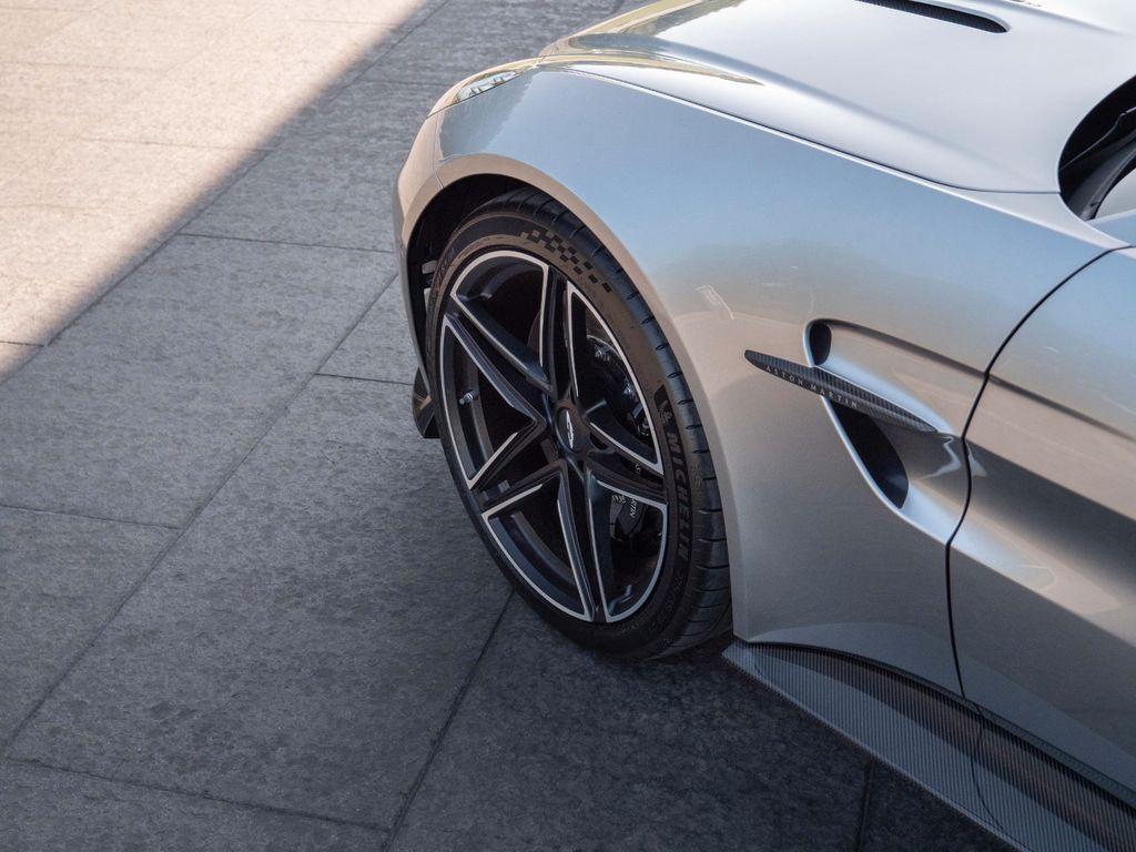 Aston Martin V8 Vantage 2024