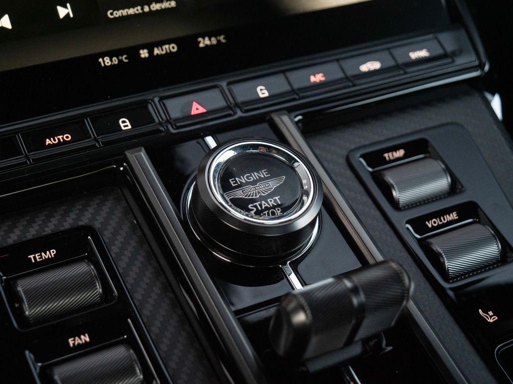 Aston Martin V8 Vantage 2024