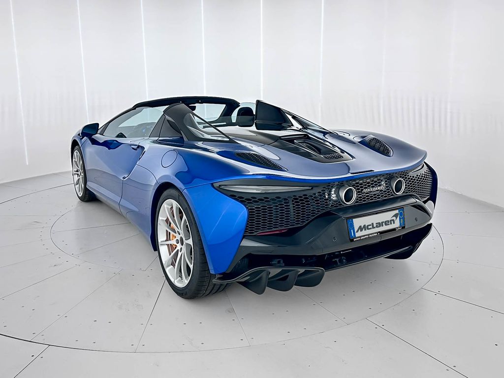 McLaren Artura 2025