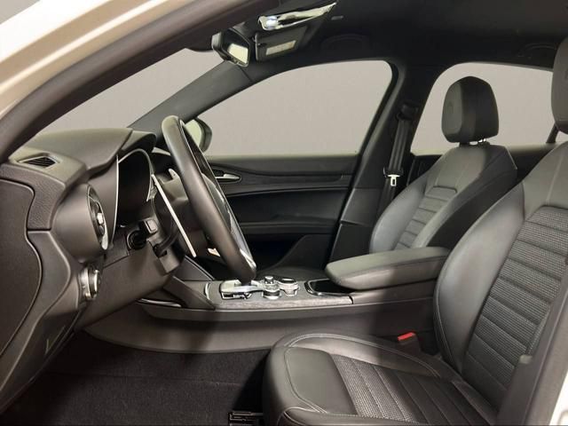 Alfa Romeo Stelvio 2023