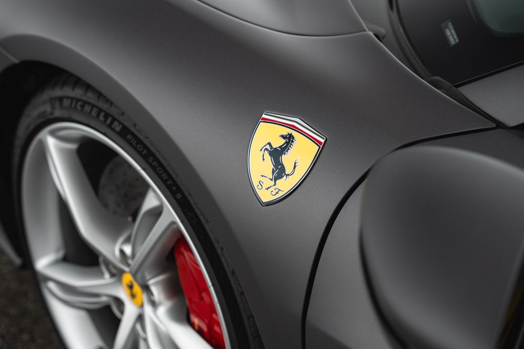 Ferrari 296 GTS 2023