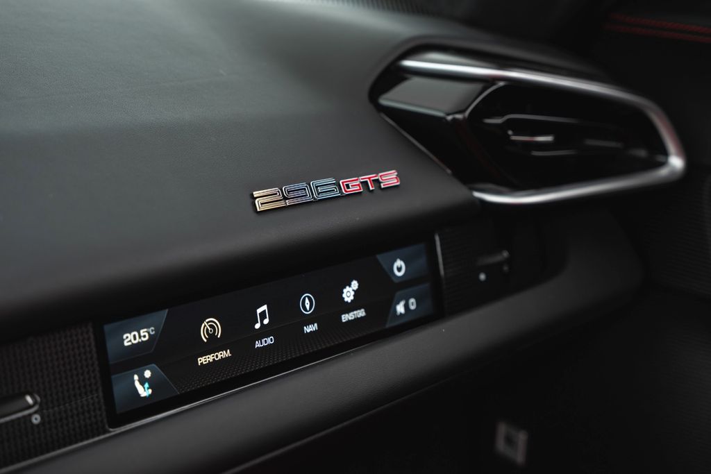 Ferrari 296 GTS 2023