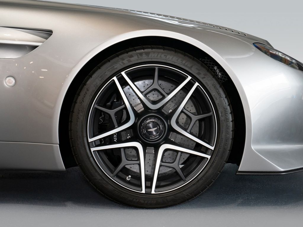 Aston Martin V12 Vantage 2019