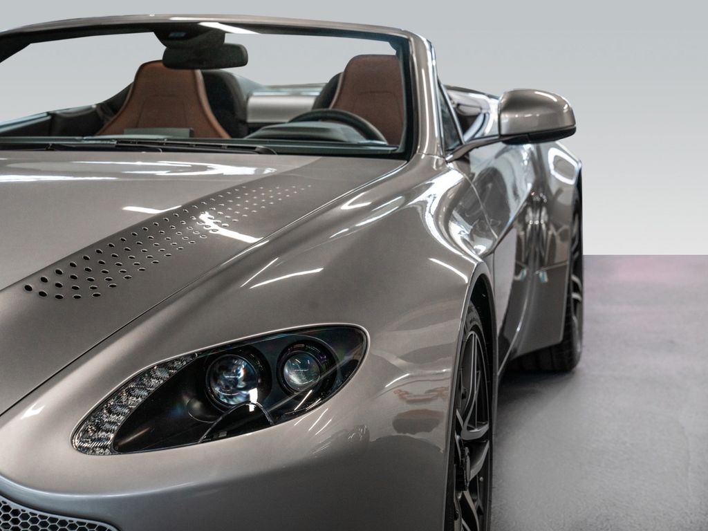 Aston Martin V12 Vantage 2019