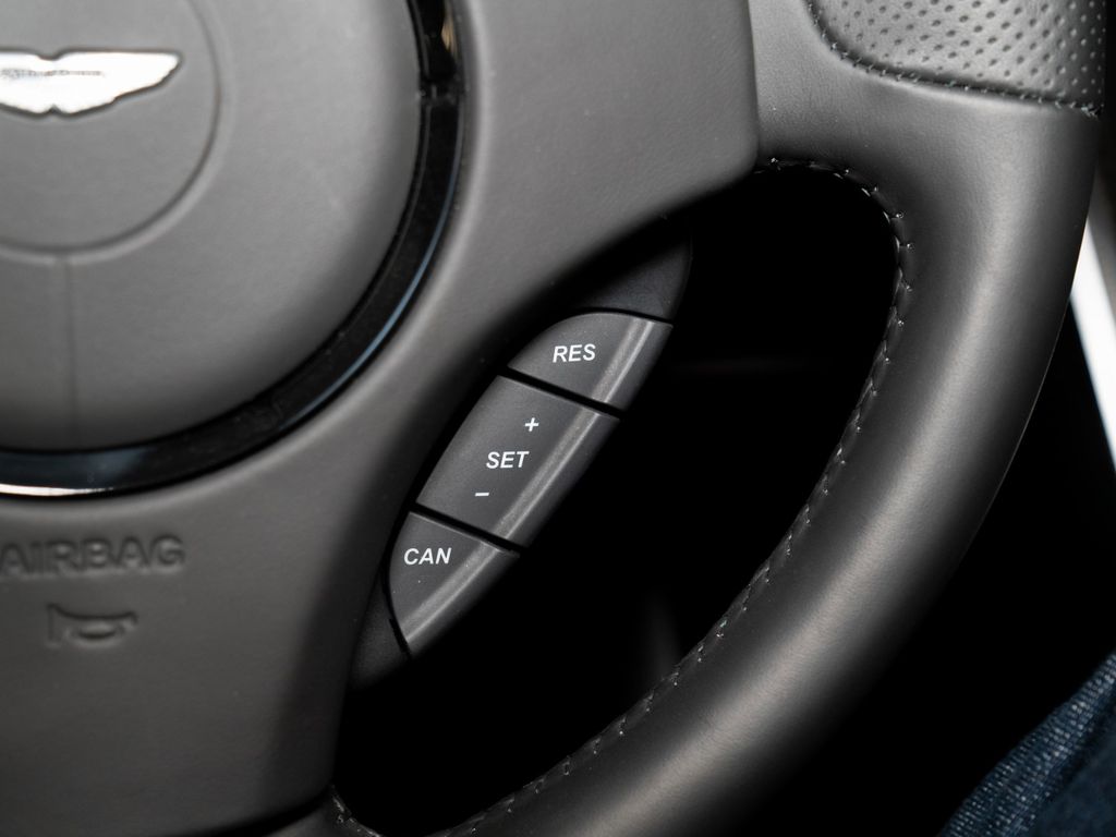 Aston Martin V12 Vantage 2019