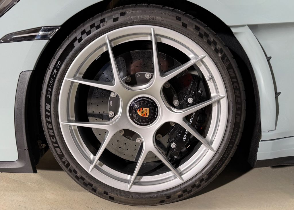 Porsche 992 2025