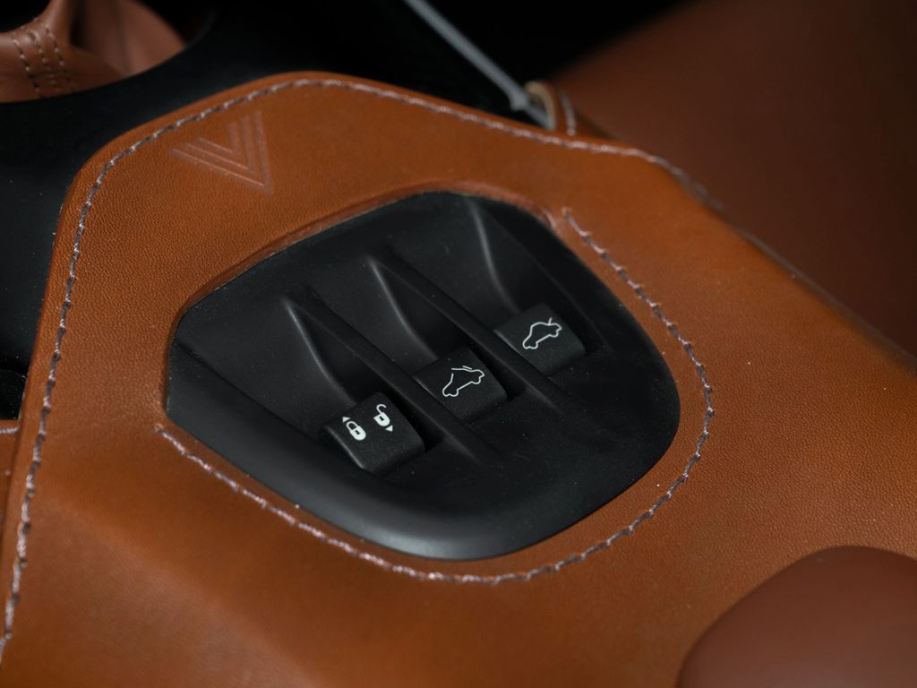 Aston Martin V12 Vantage 2019