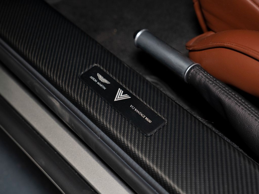 Aston Martin V12 Vantage 2019