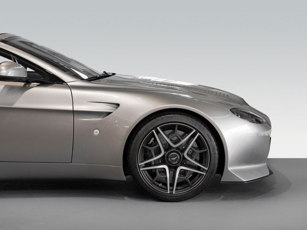 Aston Martin V12 Vantage 2019