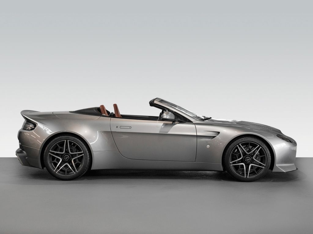 Aston Martin V12 Vantage 2019