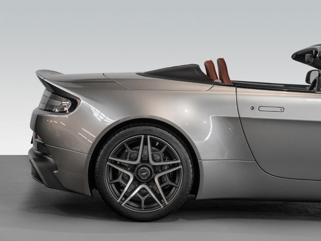 Aston Martin V12 Vantage 2019