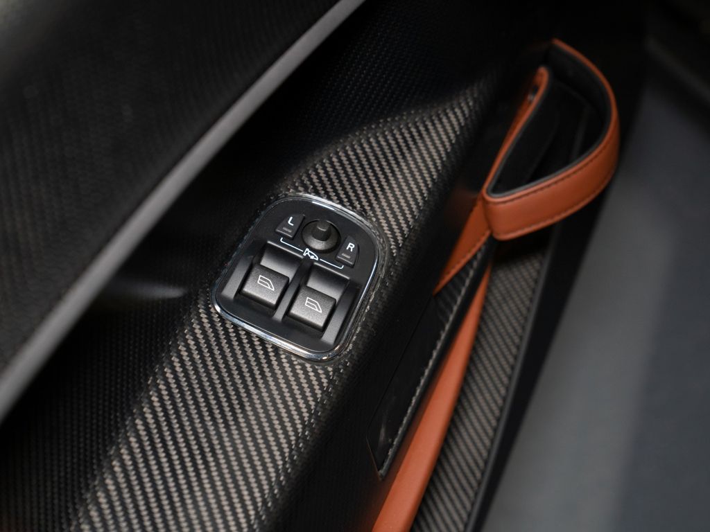 Aston Martin V12 Vantage 2019