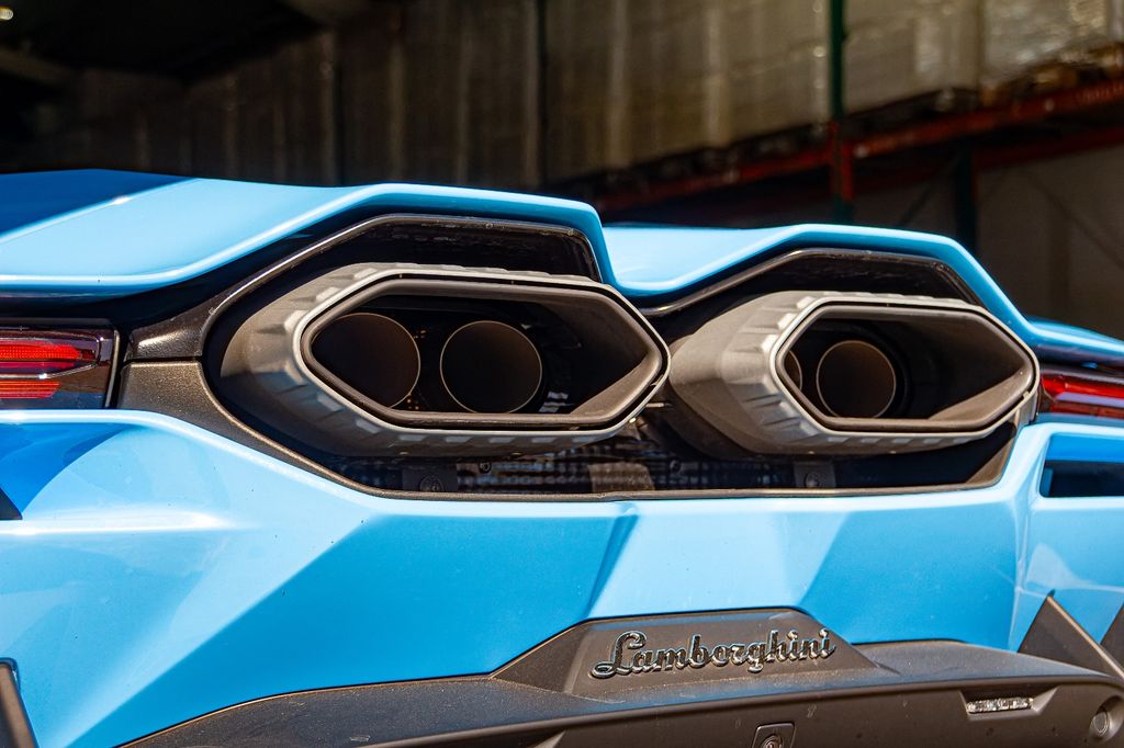 Lamborghini Revuelto 2024