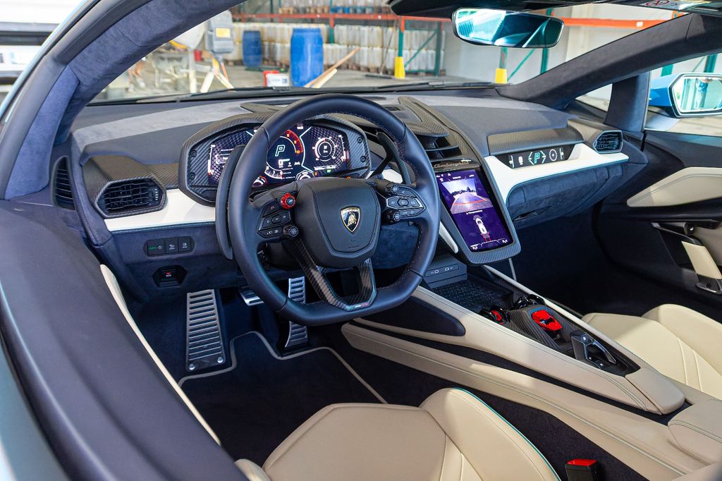 Lamborghini Revuelto 2024