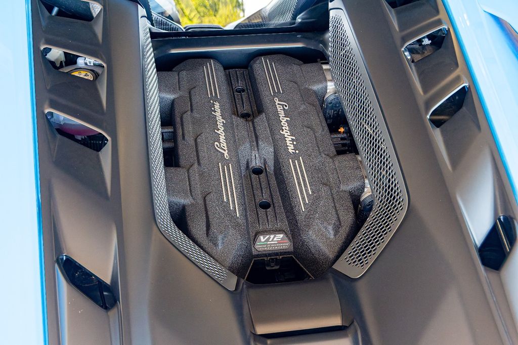 Lamborghini Revuelto 2024