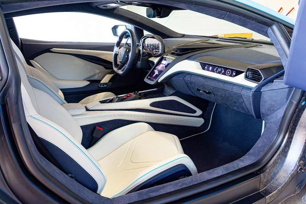 Lamborghini Revuelto 2024