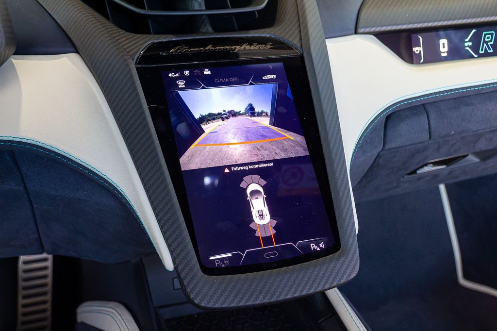 Lamborghini Revuelto 2024