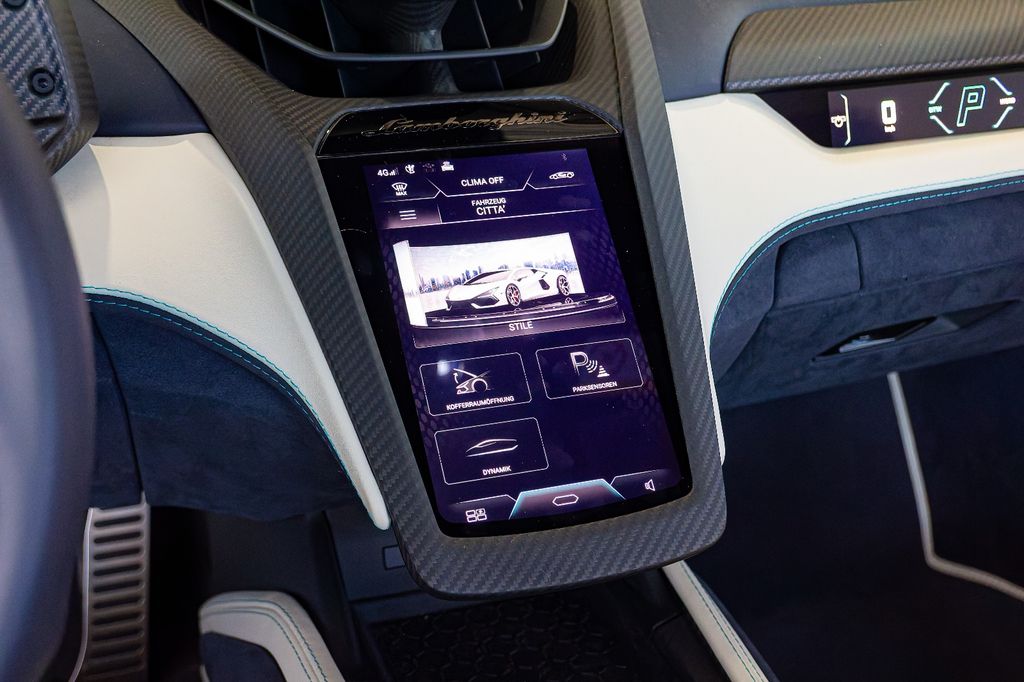 Lamborghini Revuelto 2024