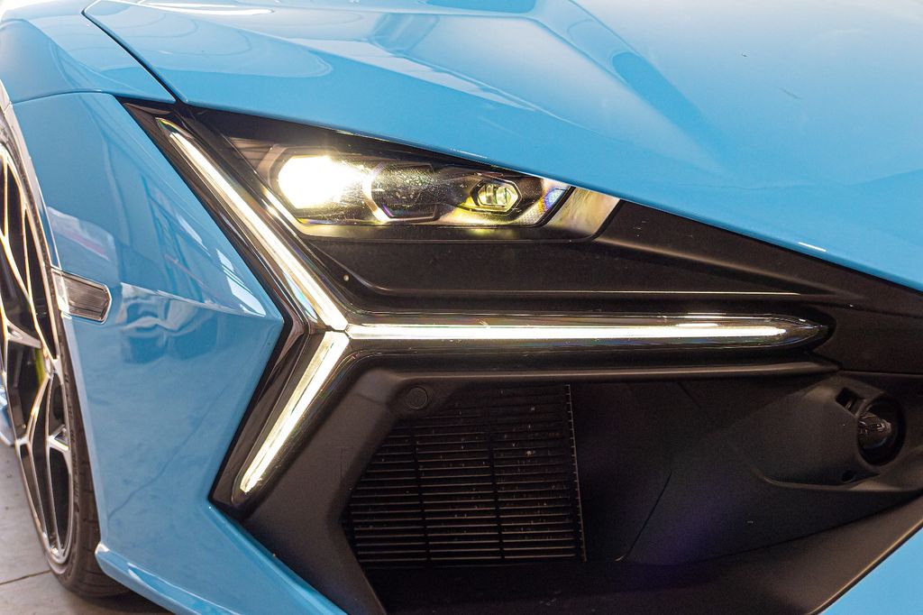 Lamborghini Revuelto 2024