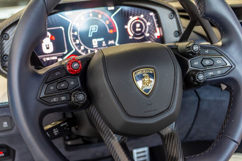 Lamborghini Revuelto 2024