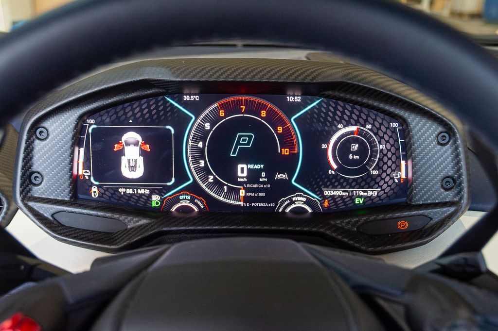 Lamborghini Revuelto 2024