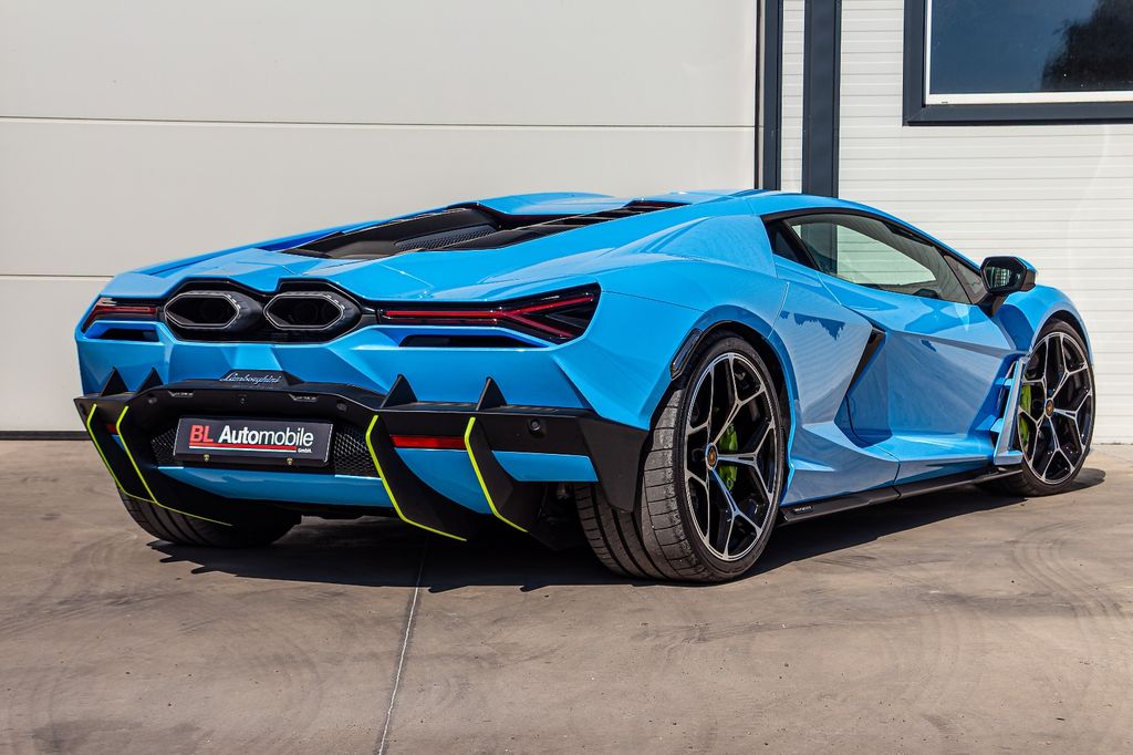 Lamborghini Revuelto 2024